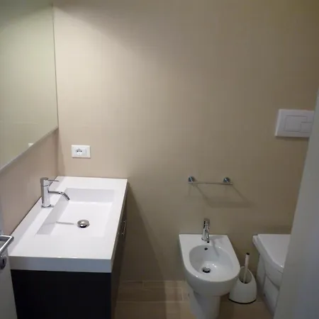 Apollo Apartment *