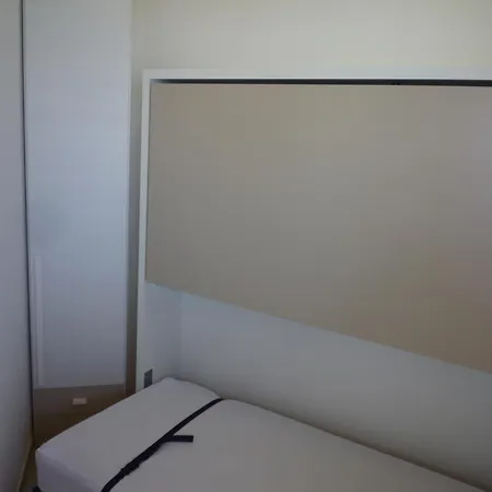 Apollo Apartment *