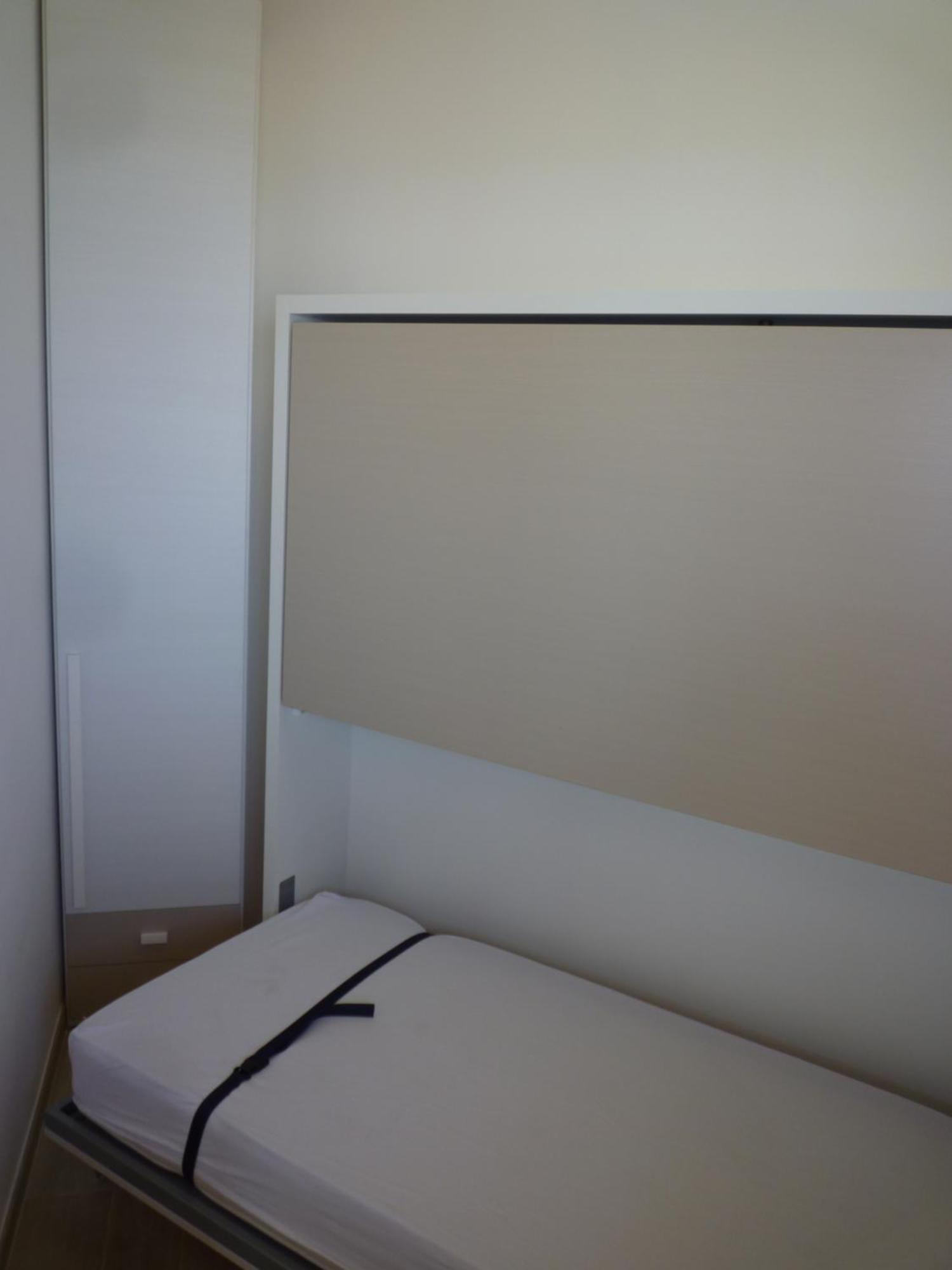 Apollo Apartment *